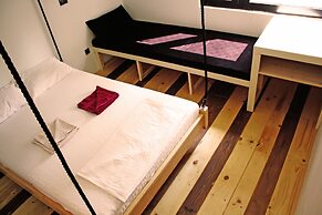 ArkaBarka Floating Hostel and Apartments