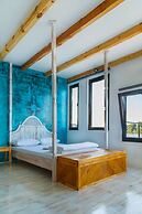ArkaBarka Floating Hostel and Apartments