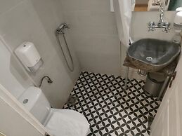 ArkaBarka Floating Hostel and Apartments