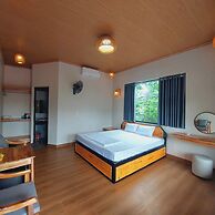 Ninh Binh Mountain Side Homestay & Cafe