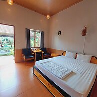 Ninh Binh Mountain Side Homestay & Cafe