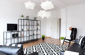 Leon Apartments