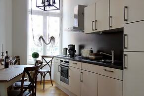 Leon Apartments