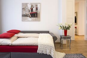 Leon Apartments