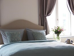 Leon Apartments