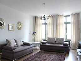 Leon Apartments