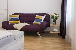Leon Apartments