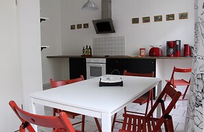 Leon Apartments