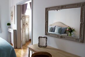 Leon Apartments