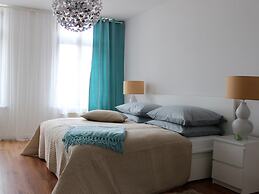 Leon Apartments
