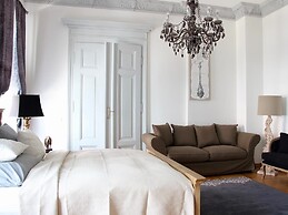 Leon Apartments