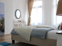 Leon Apartments