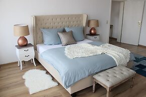 Leon Apartments
