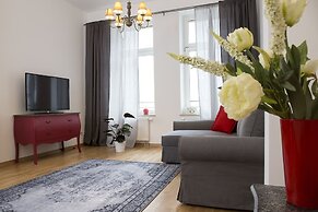 Leon Apartments