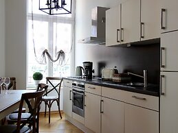 Leon Apartments