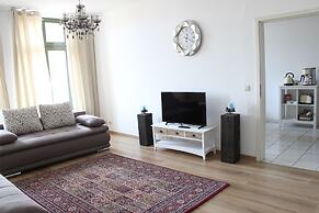 Leon Apartments