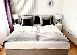 Leon Apartments