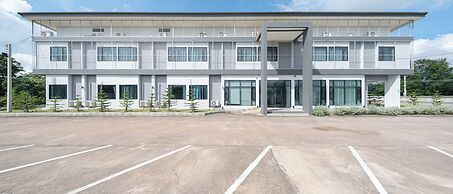 C2U Hotel Uthai Thani - Adults Only