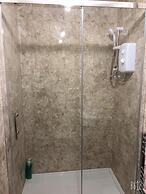 Two bedrooms self-contained flat with Free Parking - Flat 2