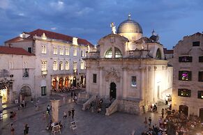 MAIN CENTRAL SQUARE guest house