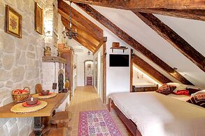 MAIN CENTRAL SQUARE guest house
