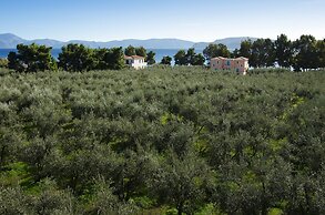 Makis Inn Resort