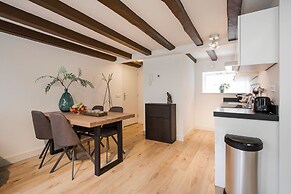Canal Garden Apartment 11