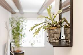 Canal Garden Apartment 11