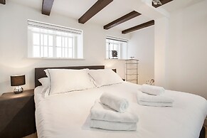 Canal Garden Apartment 11