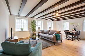 Canal Garden Apartment 11