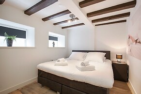 Canal Garden Apartment 11