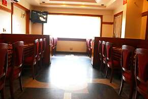 Hotel The Samrat
