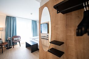 Ascona Lodge, Pool & Garden Retreat