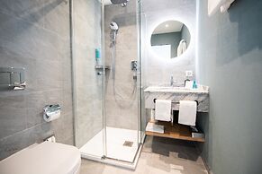 Ascona Lodge, Pool & Garden Retreat
