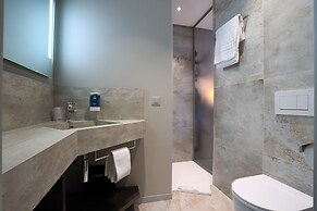 Ascona Lodge, Pool & Garden Retreat