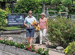 Ascona Lodge, Pool & Garden Retreat
