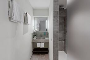 Ascona Lodge, Pool & Garden Retreat