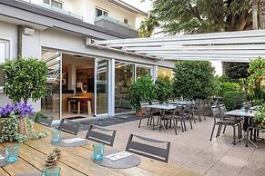 Ascona Lodge, Pool & Garden Retreat