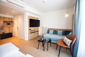 Ascona Lodge, Pool & Garden Retreat