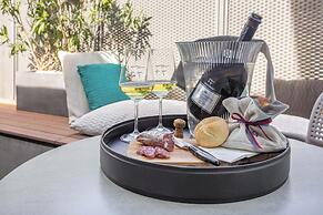 Ascona Lodge, Pool & Garden Retreat