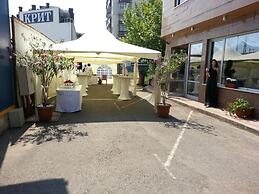 Elate Plaza Business Hotel