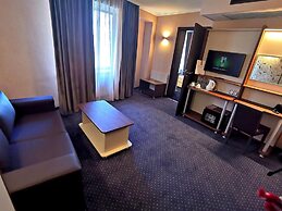 Elate Plaza Business Hotel