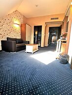 Elate Plaza Business Hotel