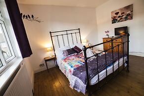 Stunning Central Richmond with garden