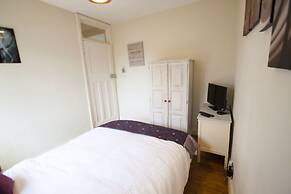 Stunning Central Richmond with garden