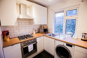 Stunning Central Richmond with garden