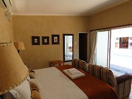 Sunset Lodge & Safaris