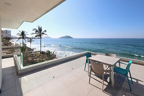 Garner Hotel Mazatlan Beach by IHG