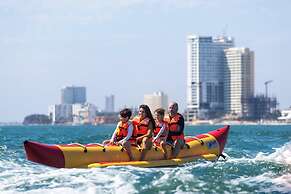 Garner Hotel Mazatlan Beach by IHG