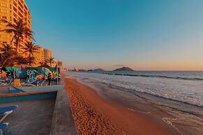 Garner Hotel Mazatlan Beach by IHG